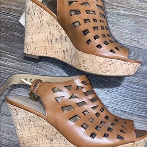 Like new brown heals. Super cute. Only worn 1x. Size 7